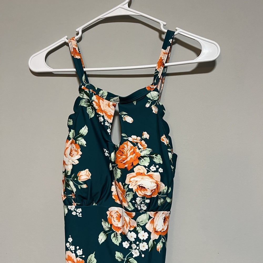 Cupshe Womens Size XL Green Floral Print Cross Back One Piece Swimsuit NWT - Picture 2 of 7